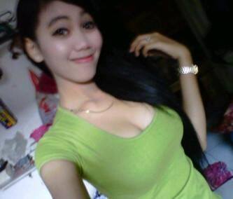 Belahan toket cewek cantik